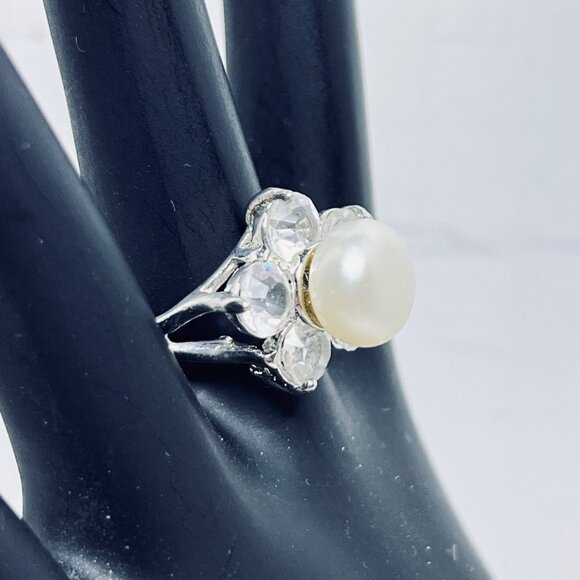 Silver Tone Clear Rhinestones And Faux Pearl Floral Statement Ring Size 6 (R448) - Picture 3 of 8